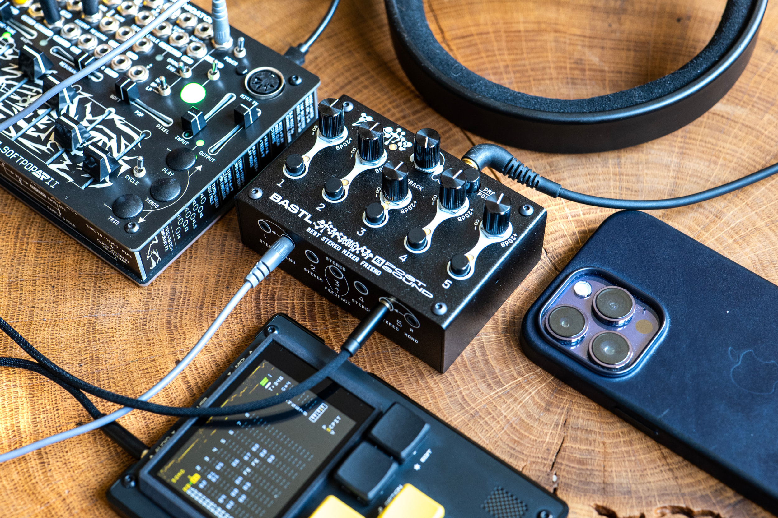 Bastl Bestie – A beast pocket stereo mixer with distortion